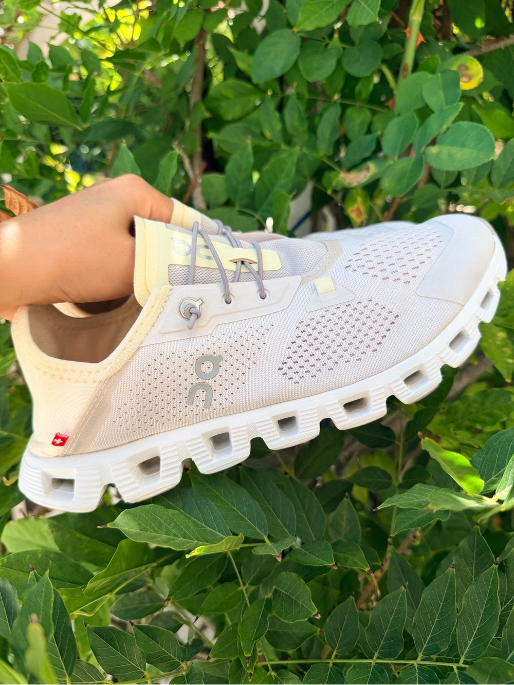 ON CLOUD size W 9.5 running shoes slip on
